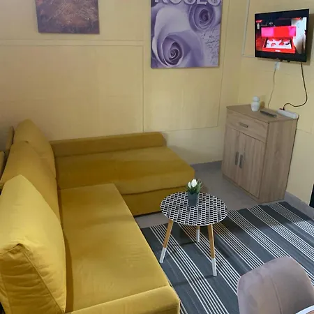 Lea Apartman アパート